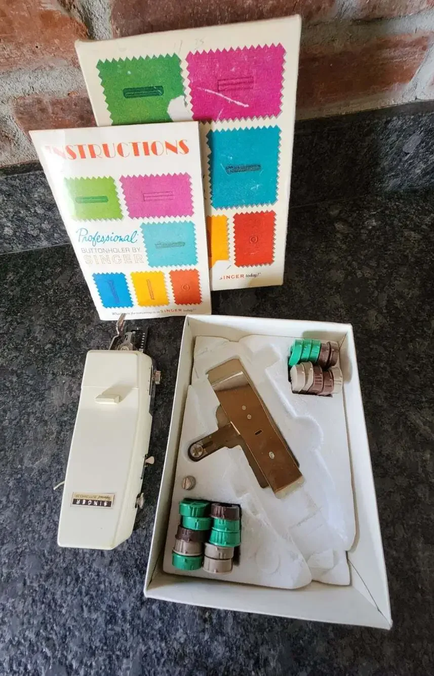 Professional Buttonholer By Singer w/Instruction Manual. Vintage 1973